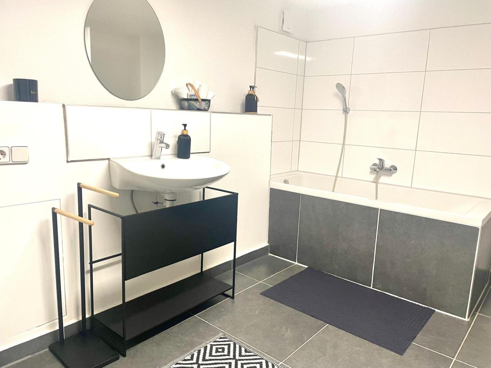 Stilvolles Designappartment Mit Terasse & Garten Im Idylischem 宾德拉赫 外观 照片